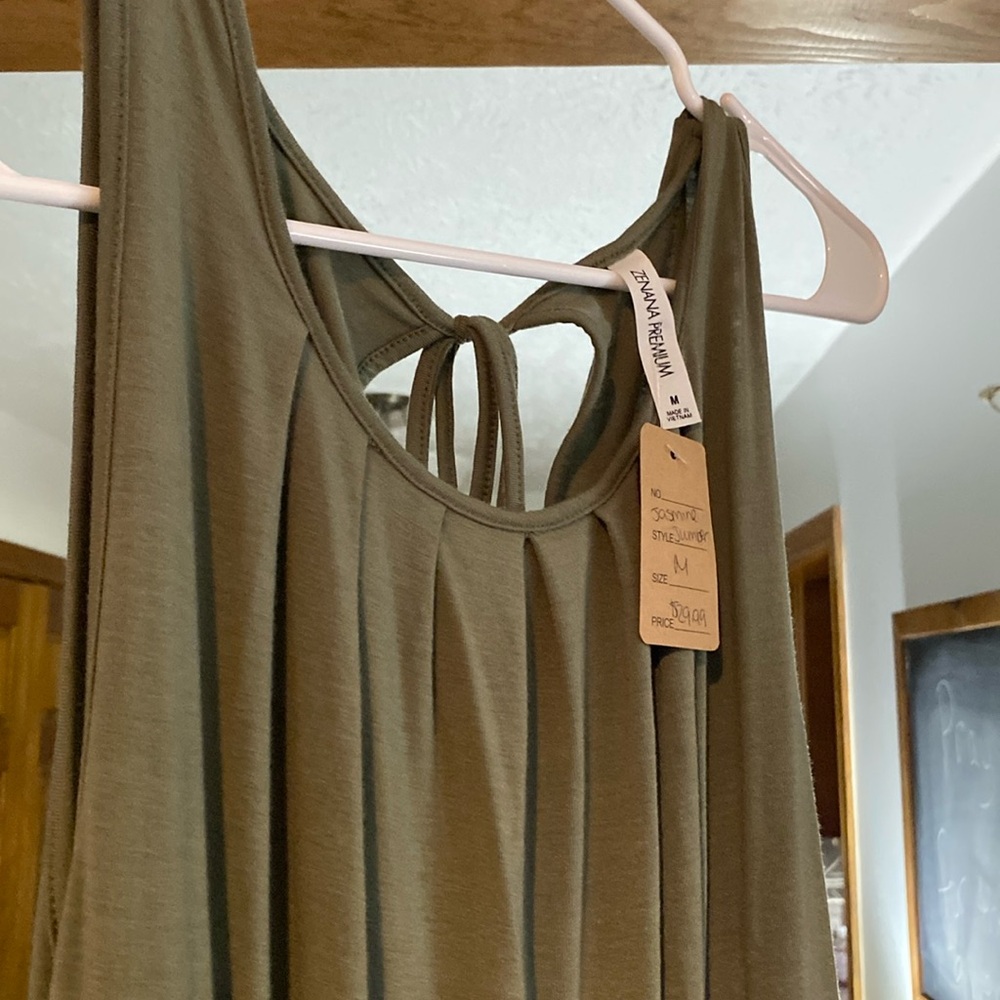 Women’s medium jasmine jumper new